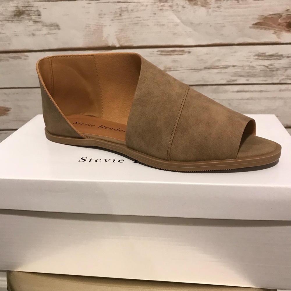 Stevie Hender Blaire Bootie in taupe